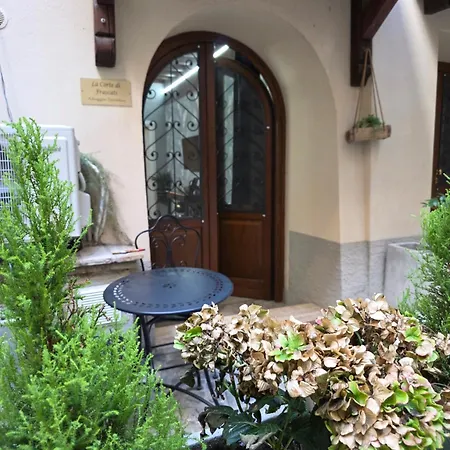 La Corte Di *